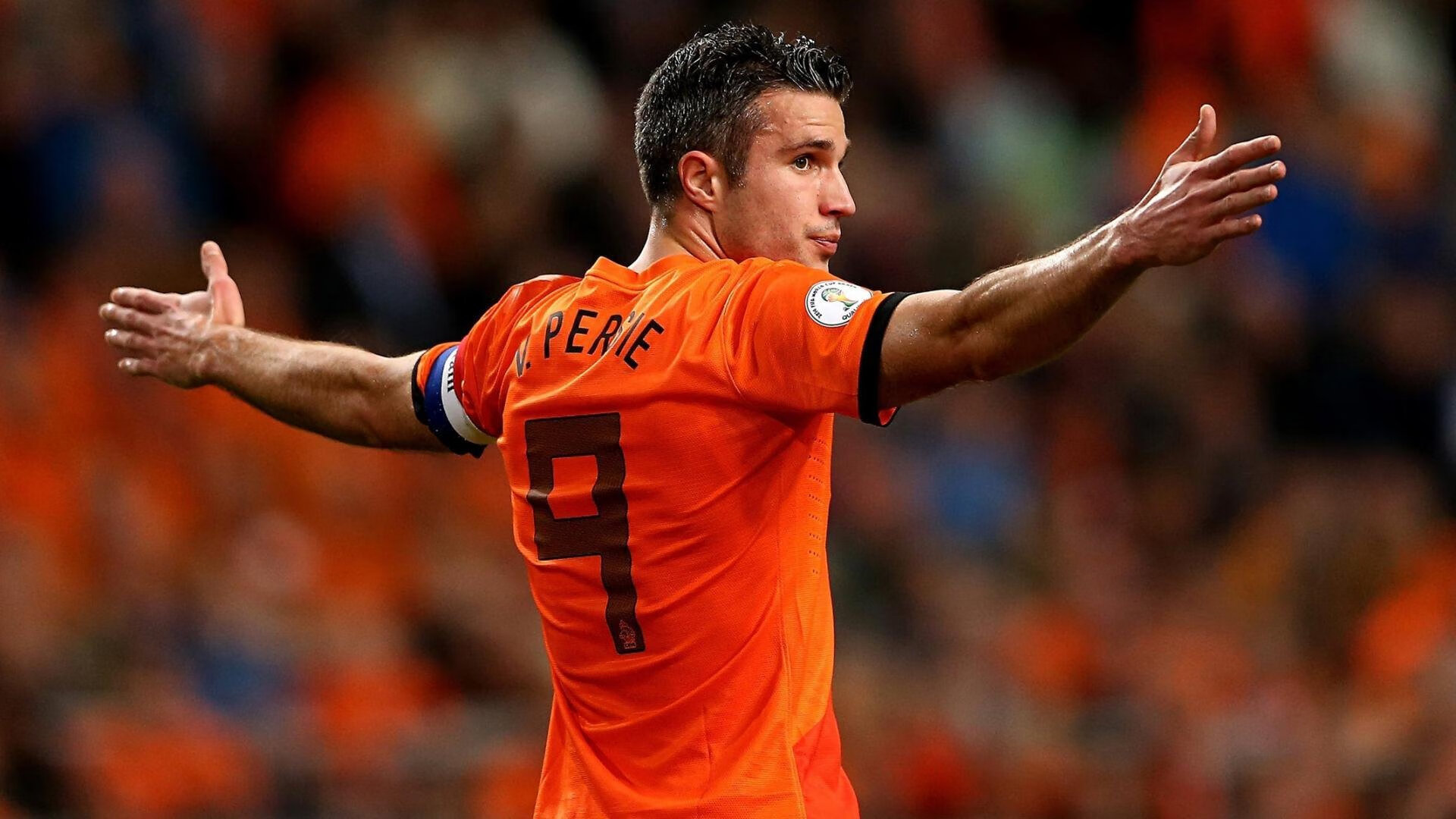 强侧逼抢引诱对方转移失误