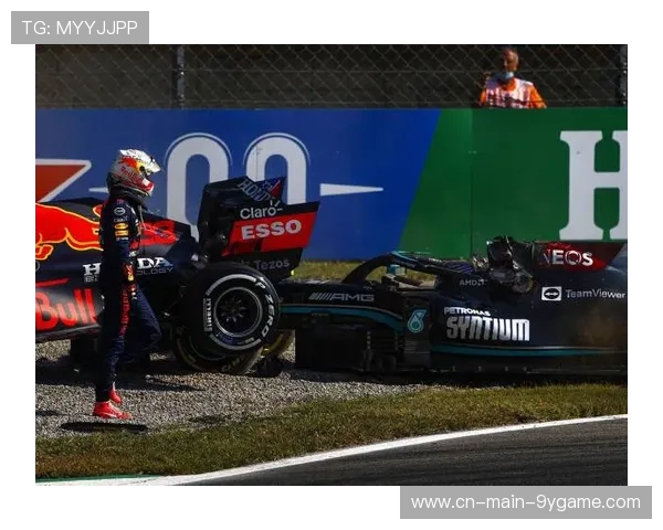 DRS火力全开！维斯塔潘超车示范课又上新，维斯塔潘超级驾照怎么拿到的